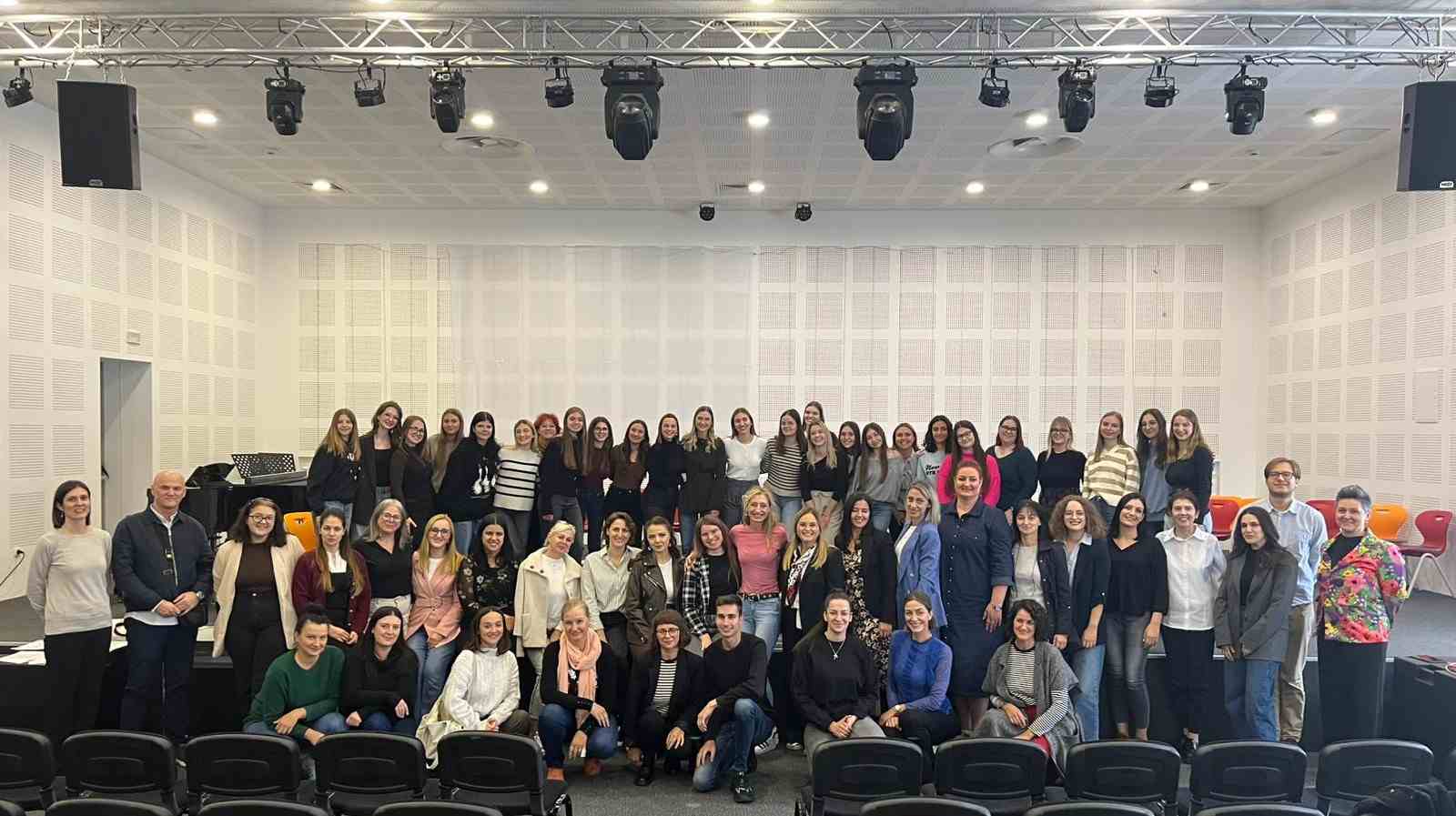 Održana edukacija "Jačanje dirigentskih kapaciteta za rad s mladim pjevačkim zborovima"